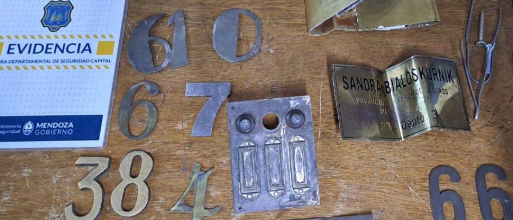 Las descubrieron robando placas y números de metal en el Bombal