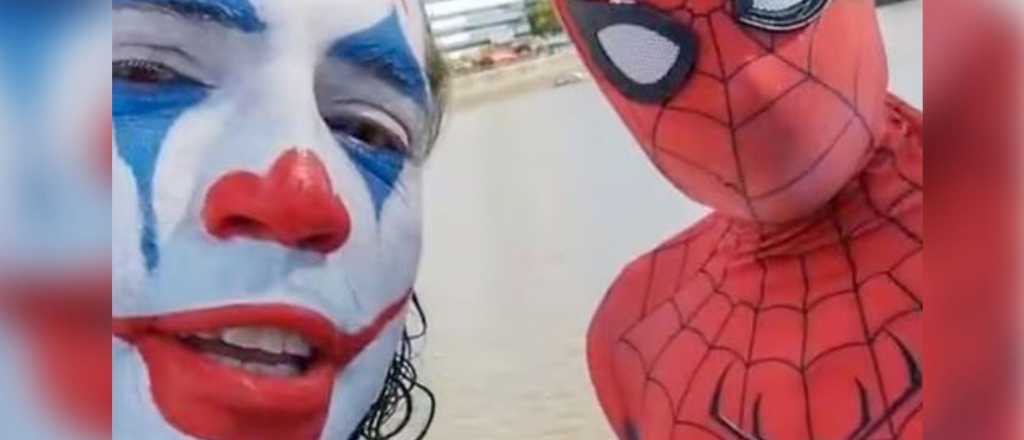 Video: el Jocker fue detenido tras pelear contra el Spiderman mendocino 
