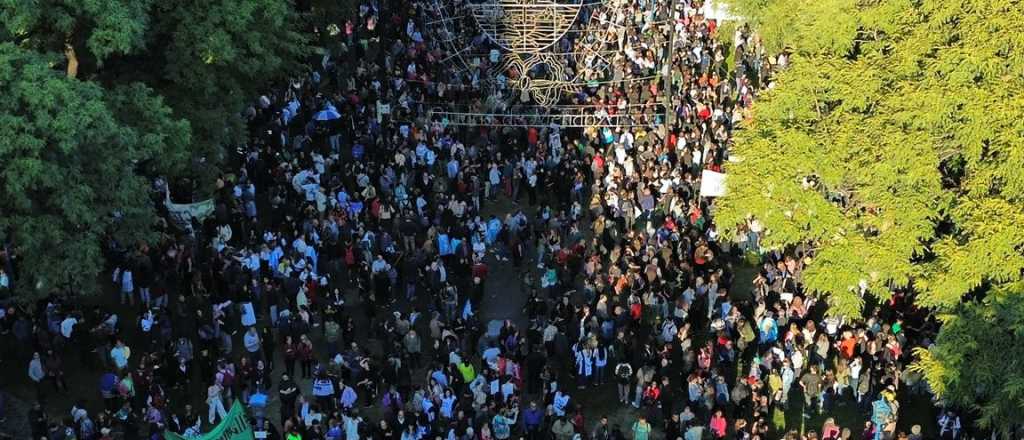 Video: as&iacute; se vio la marcha universitaria en Mendoza desde el aire