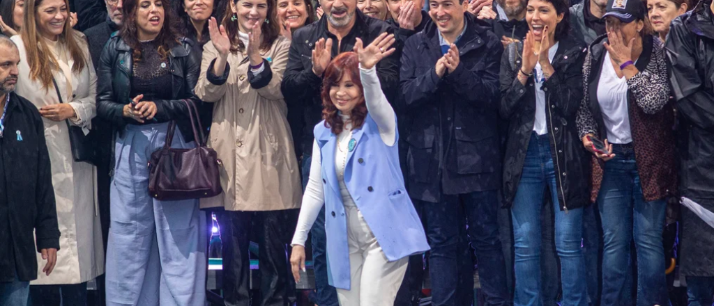 CFK convocó al PJ para fijar postura frente al DNU de acuerdo con el FMI