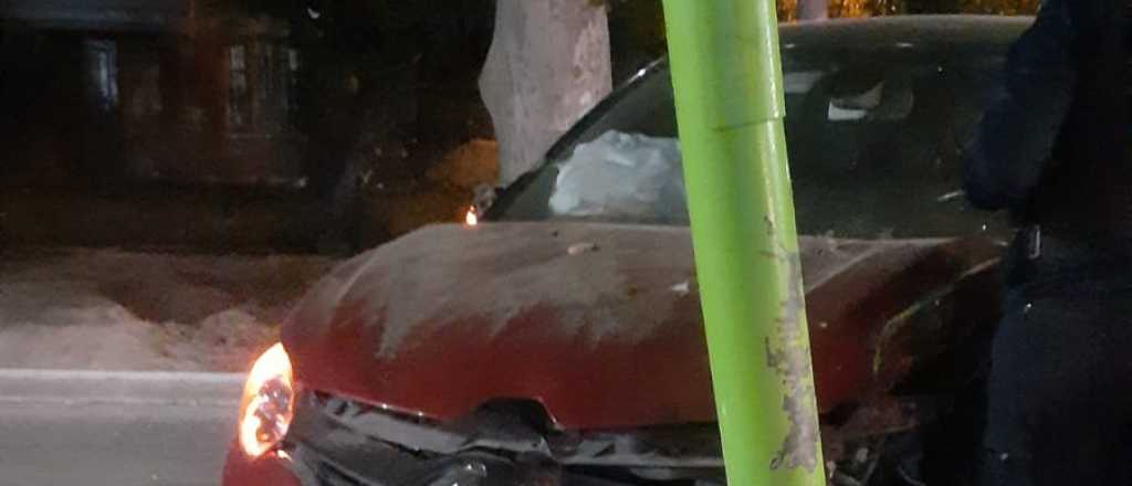 Manejaba ebrio y choc&oacute; contra un poste en Jun&iacute;n
