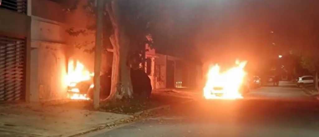 Más de 13 autos fueron incendiados en Rosario con un mensaje mafioso