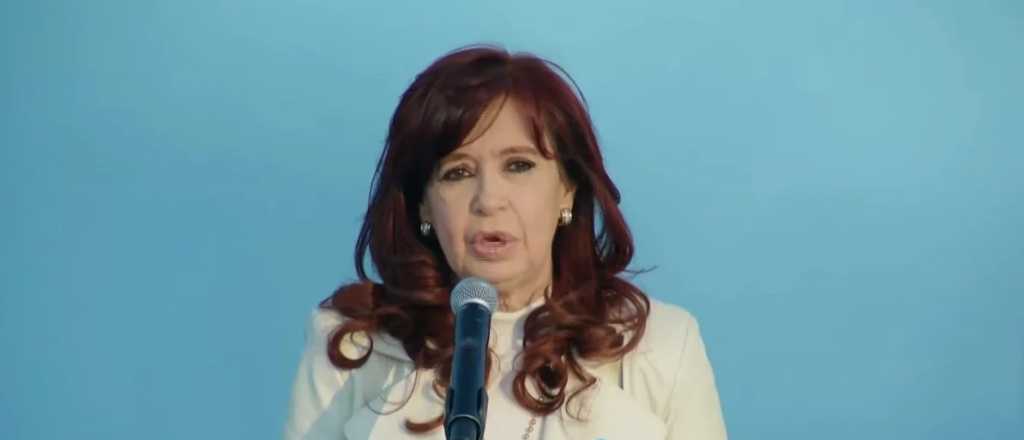Cristina Kirchner contra Milei: "No es super&aacute;vit, mir&aacute; todo lo que deb&eacute;s"