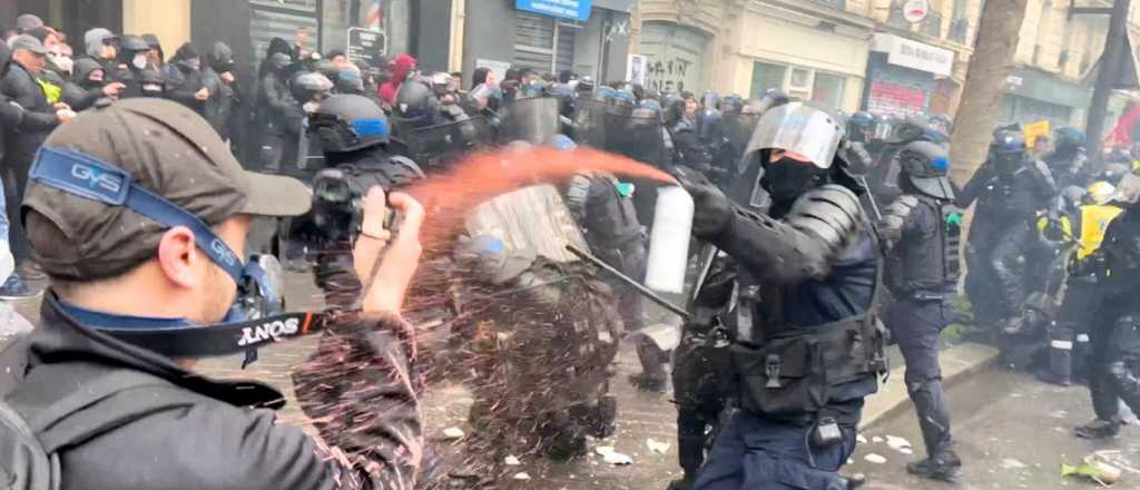 Enfrentamientos con la Policía en París en la marcha por el Día del Trabajador