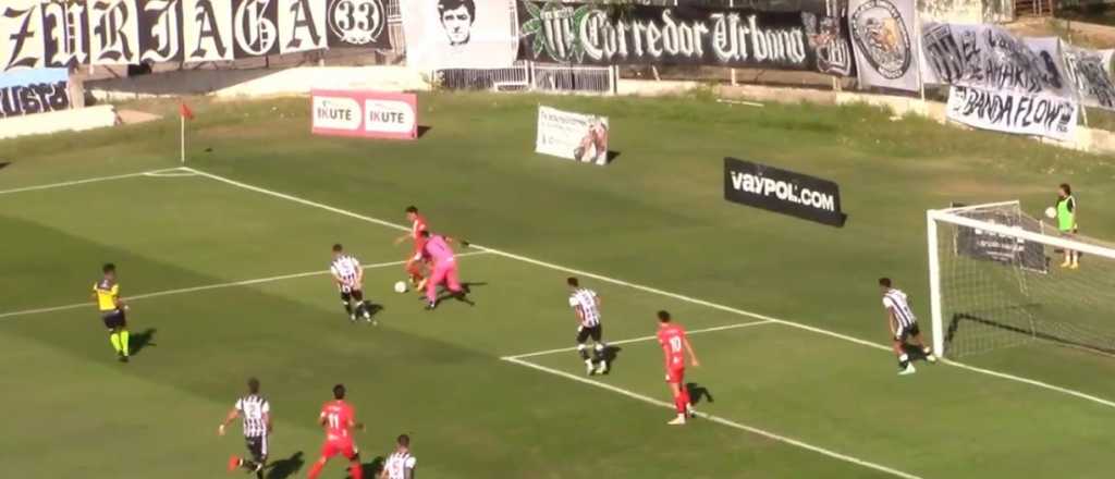 Video: el blooper del arquero del Lobo que le costó la derrota