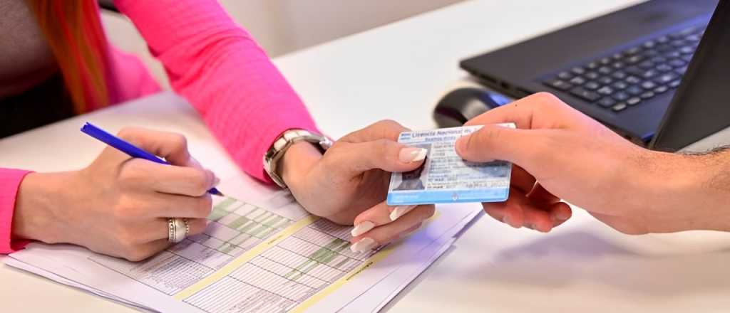Licencias de conducir expr&eacute;s en un d&iacute;a: d&oacute;nde tramitarlas en Mendoza
