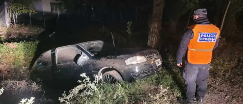 Manejaba un auto robado, esquiv&oacute; y atropell&oacute; a los efectivos en San Rafael