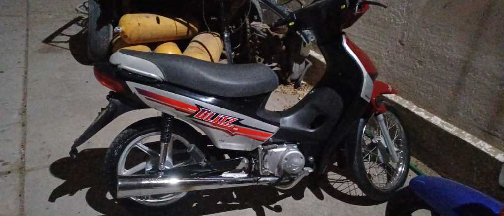 Persecuci&oacute;n, detenidos y una moto robada recuperada