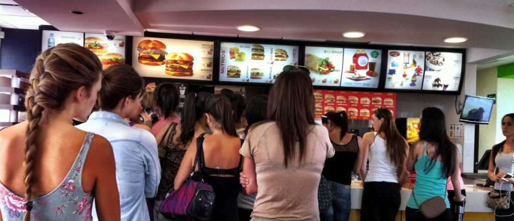 Burger King invitó a que vayan a comer en McDonald's