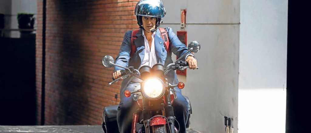 Prat Gay, otro ministro sub 50 que anda en moto