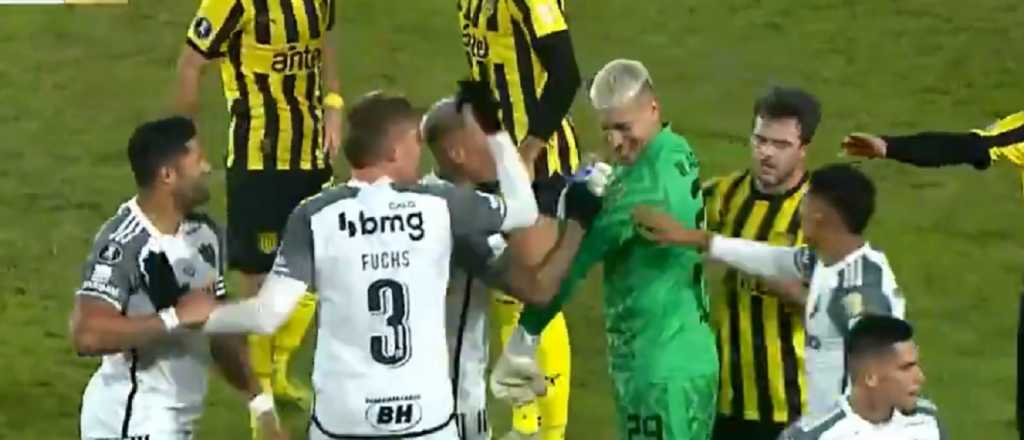 "Tengo cinco Libertadores": la chicana del arquero de Pe&ntilde;arol a Hulk