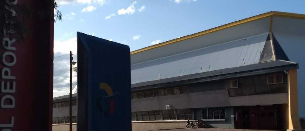 Empleado municipal mat&oacute; a palazos a un perro en el Polideportivo