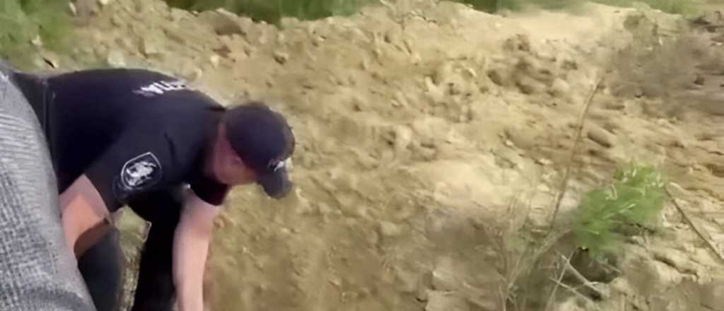 Video: hombre fue enterrado vivo y la Polic&iacute;a lo rescat&oacute; cuatro d&iacute;as despu&eacute;s