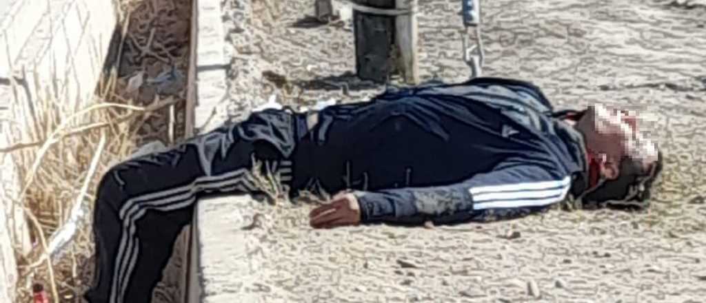 P&aacute;nico entre vecinos por un hombre tendido en un descampado de Guaymall&eacute;n