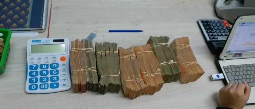 Desmantelaron una red ilegal de casas de cambio en la Galer&iacute;a Tonsa