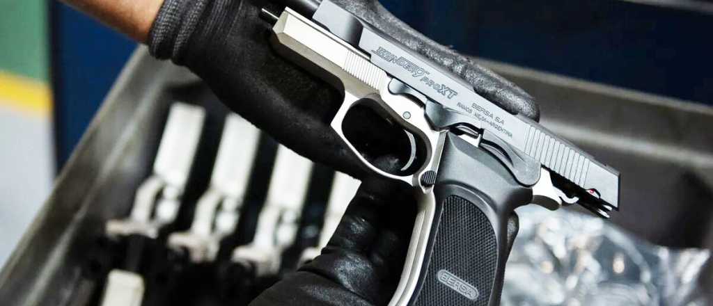 Mendoza comprar&aacute; 500 pistolas 9mm por m&aacute;s de 400 millones de pesos