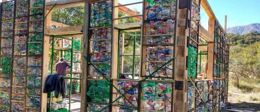 En Lavalle se podr&aacute;n hacer casas con pl&aacute;sticos reciclados