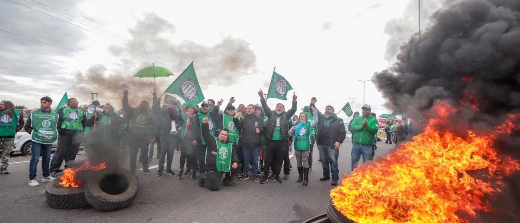 Tensi&oacute;n en C&oacute;rdoba en un piquete por la llegada de Milei