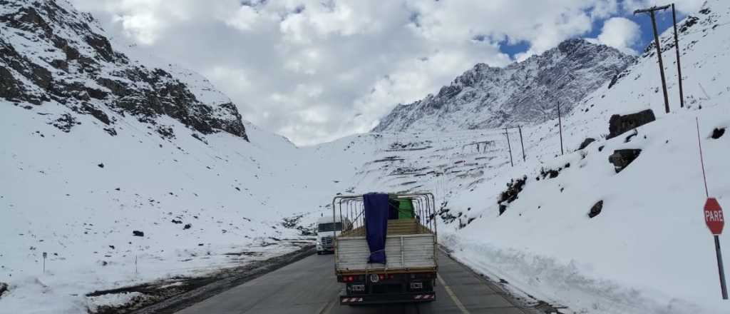 Fuerte nevada en Alta Monta&ntilde;a: el paso a Chile sigue cerrado 