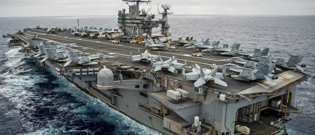 Un portaaviones nuclear de EE.UU. llega al país para reforzar la alianza con Milei