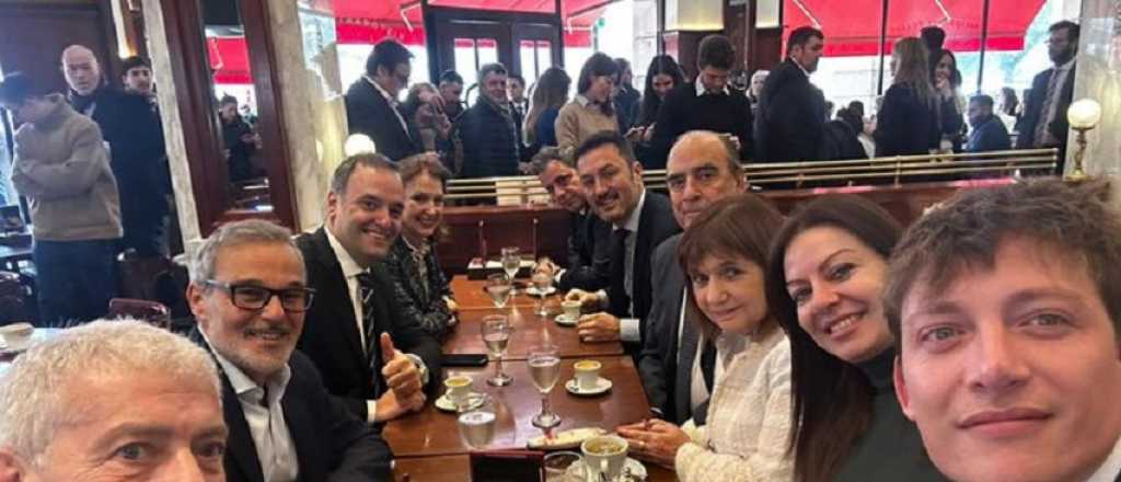 Una foto de "unidad" ante versiones de m&aacute;s salidas en el gabinete de Milei