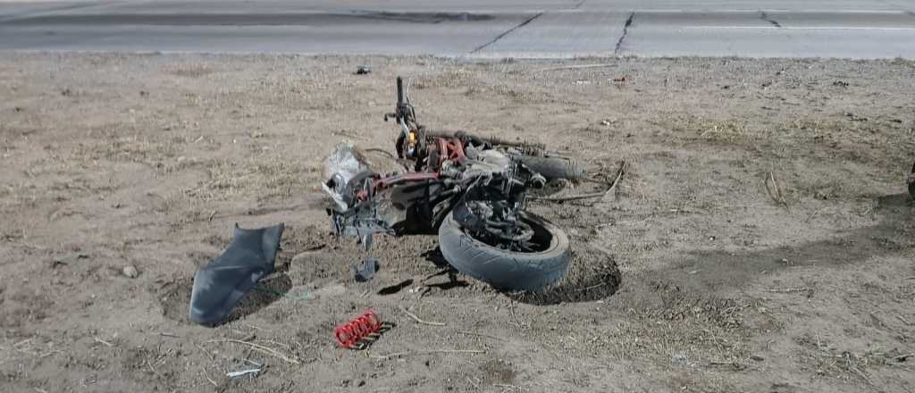 Un adolescente murió tras chocar con un colectivo en Las Heras