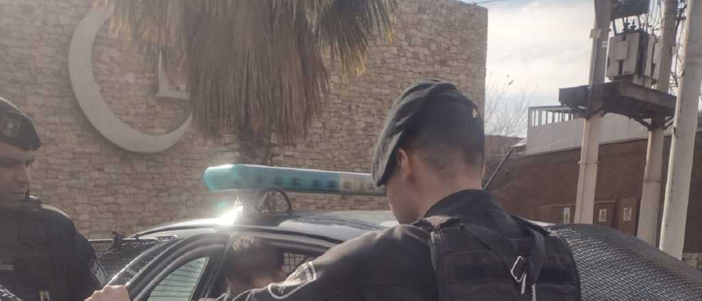 Robaron el auto de un Cabify, fueron al telo y acabaron detenidos 