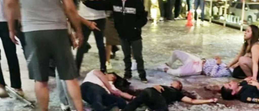 Videos: se desplom&oacute; la terraza de un bar en M&eacute;xico y murieron tres personas