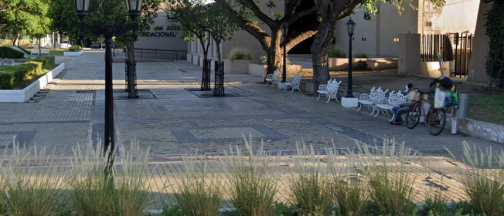 Le robaron la bicicleta en la plaza del &Aacute;rea Fundacional en Ciudad