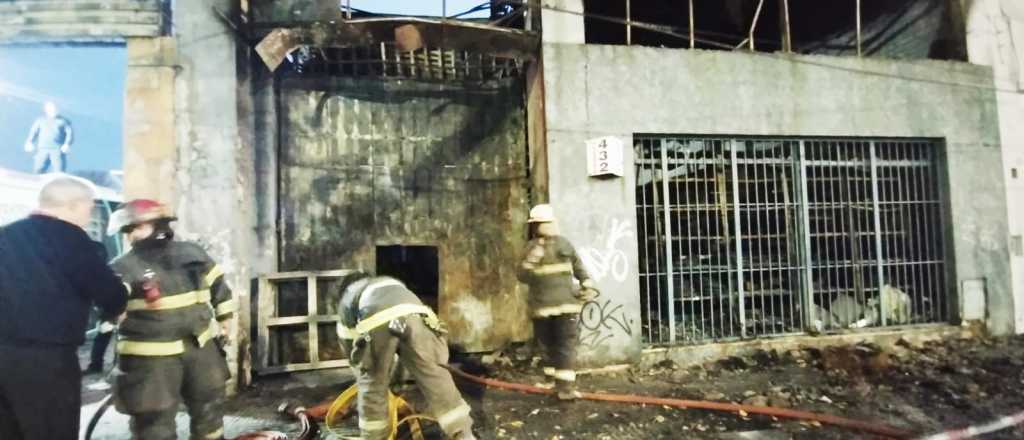 Se reactiv&oacute; el incendio en Zapata Goma: preocupaci&oacute;n y riesgo de derrumbe