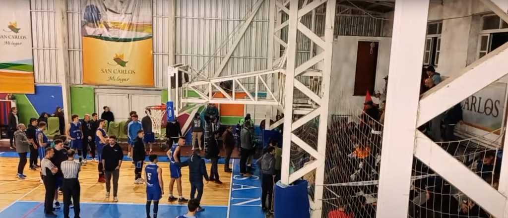 Hinchas de Atenas causaron destrozos en San Carlos tras un partido de b&aacute;squet