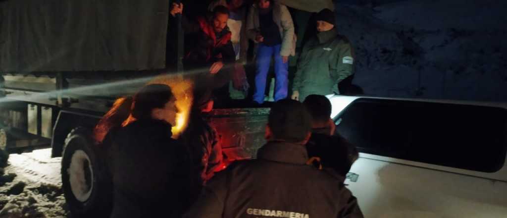 Evacuaron a docentes y alumnos de una escuela de Malarg&uuml;e por la nieve