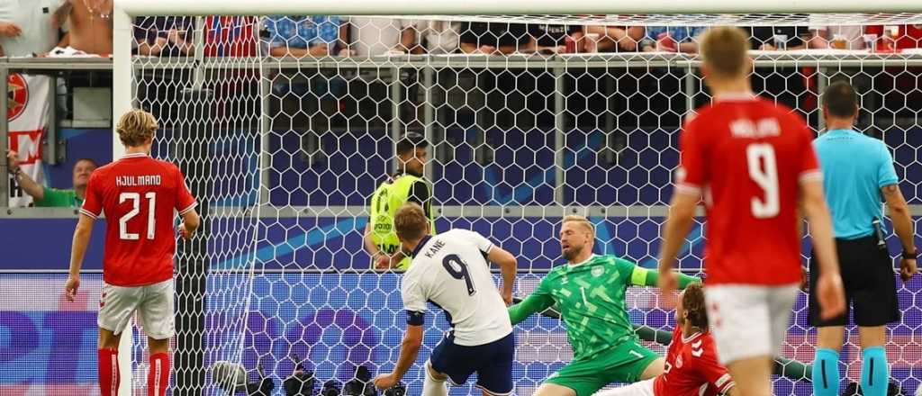 Inglaterra empat&oacute; con Dinamarca y a&uacute;n no clasifica a octavos 