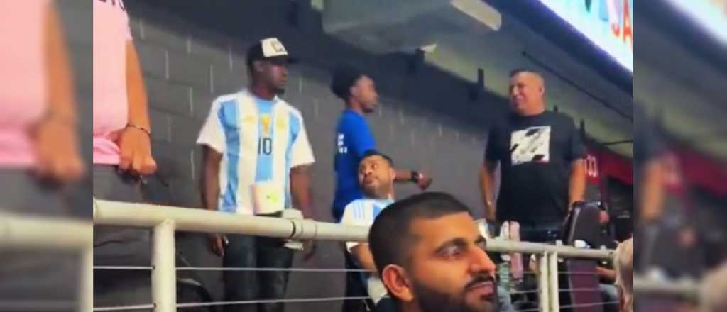 Mexicano insult&oacute; a un estadounidense de color por alentar a Argentina