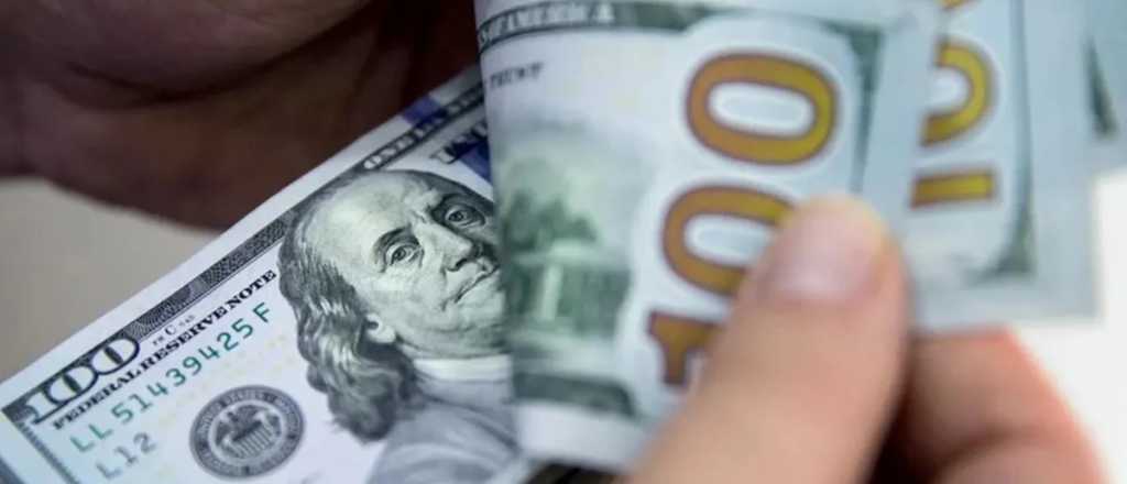 Cómo cerró el dólar este miércoles en medio de la tensión cambiaria