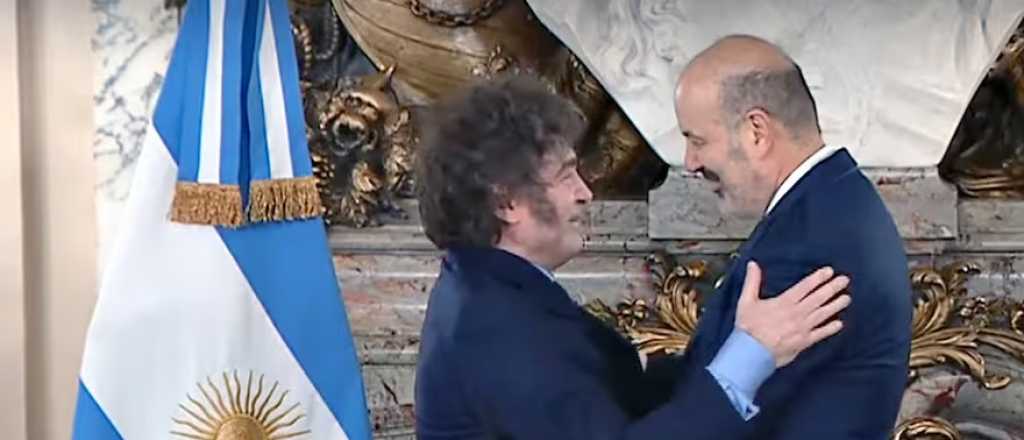 Milei y Sturzenegger firmaron el decreto "Burocracia Cero"