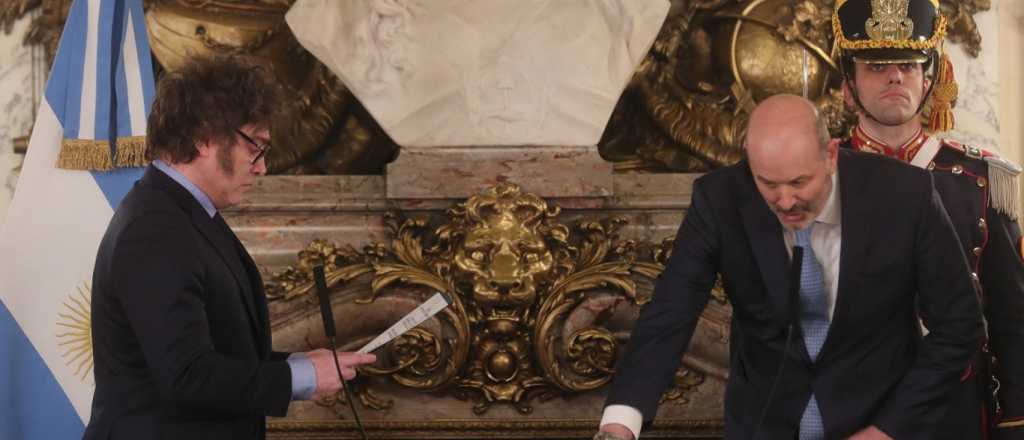 Sturzenegger jur&oacute; como ministro: "Vamos a arrancar con la Ley de Hojarascas"