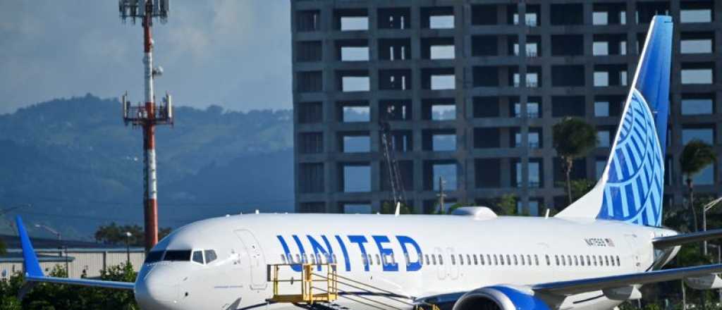 Avi&oacute;n de United perdi&oacute; una rueda tras despegar en Los &Aacute;ngeles