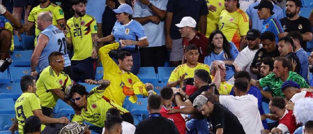 Videos: jugadores uruguayos a las pi&ntilde;as con hinchas de Colombia 