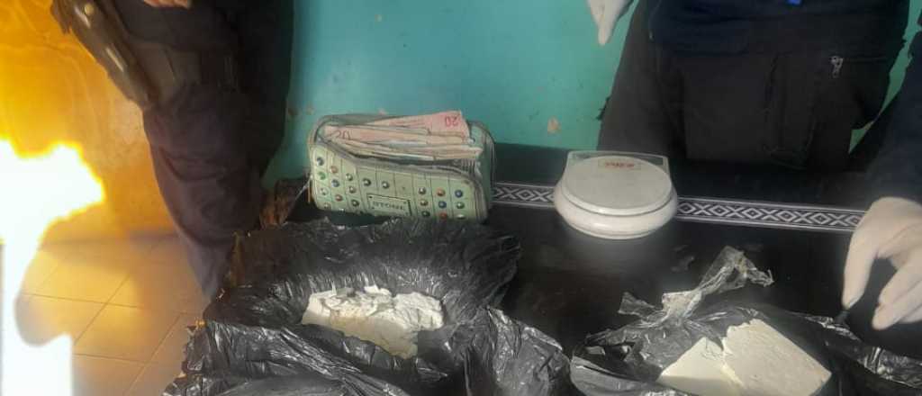 Atraparon en Godoy Cruz a un hombre con la mochila llena de coca&iacute;na