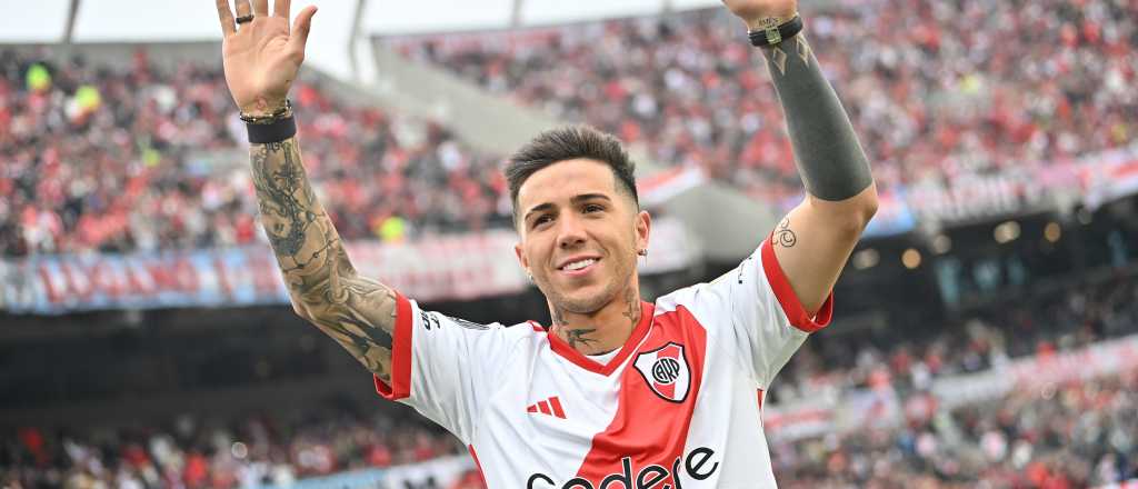 Video: River homenaje&oacute; a Enzo Fern&aacute;ndez cantando la canci&oacute;n del esc&aacute;ndalo