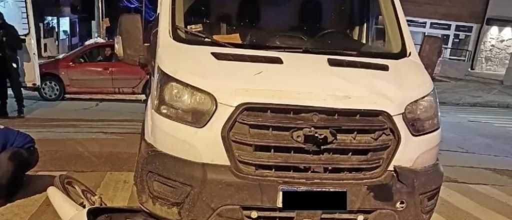 Un mendocino chocó en Bariloche: una joven sufrió una doble fractura expuesta