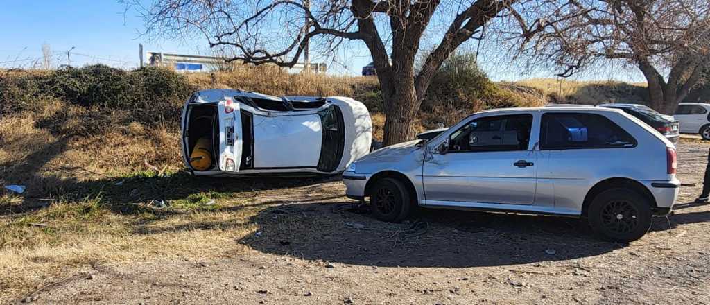 Una familia sufrió graves heridas al volcar sobre la Ruta 7 en San Martín