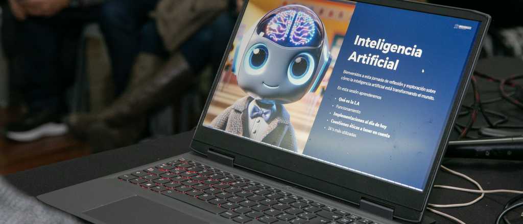 Ciudad capacitó en Inteligencia Artificial y hasta Ulpiano Suarez fue