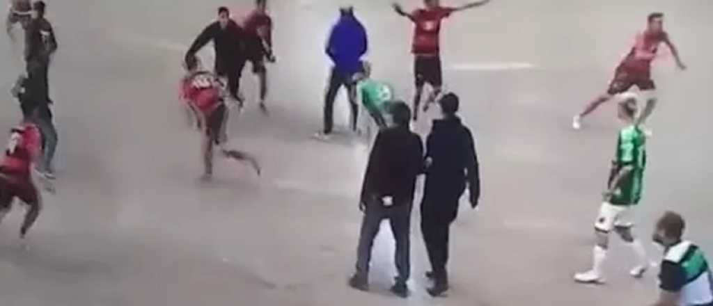 Video: esc&aacute;ndalo y batalla campal en una semifinal del f&uacute;tbol sanjuanino