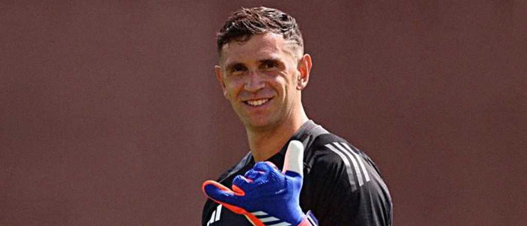 El gesto del Dibu Mart&iacute;nez en Aston Villa que enloquece a los argentinos