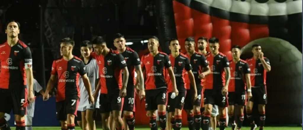 "Apretaron" al plantel de Colón antes del choque con Gimnasia
