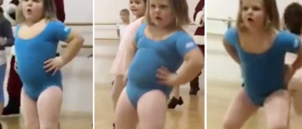 El baile navideño de esta nena que enamoró a Facebook
