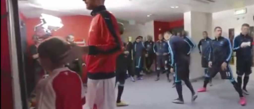 Video: cámara capta a un jugador pegándole un moco a un niño