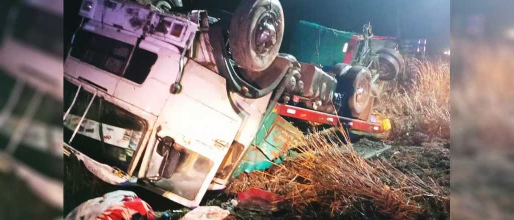 Volc&oacute; un camionero mendocino en C&oacute;rdoba y result&oacute; herido